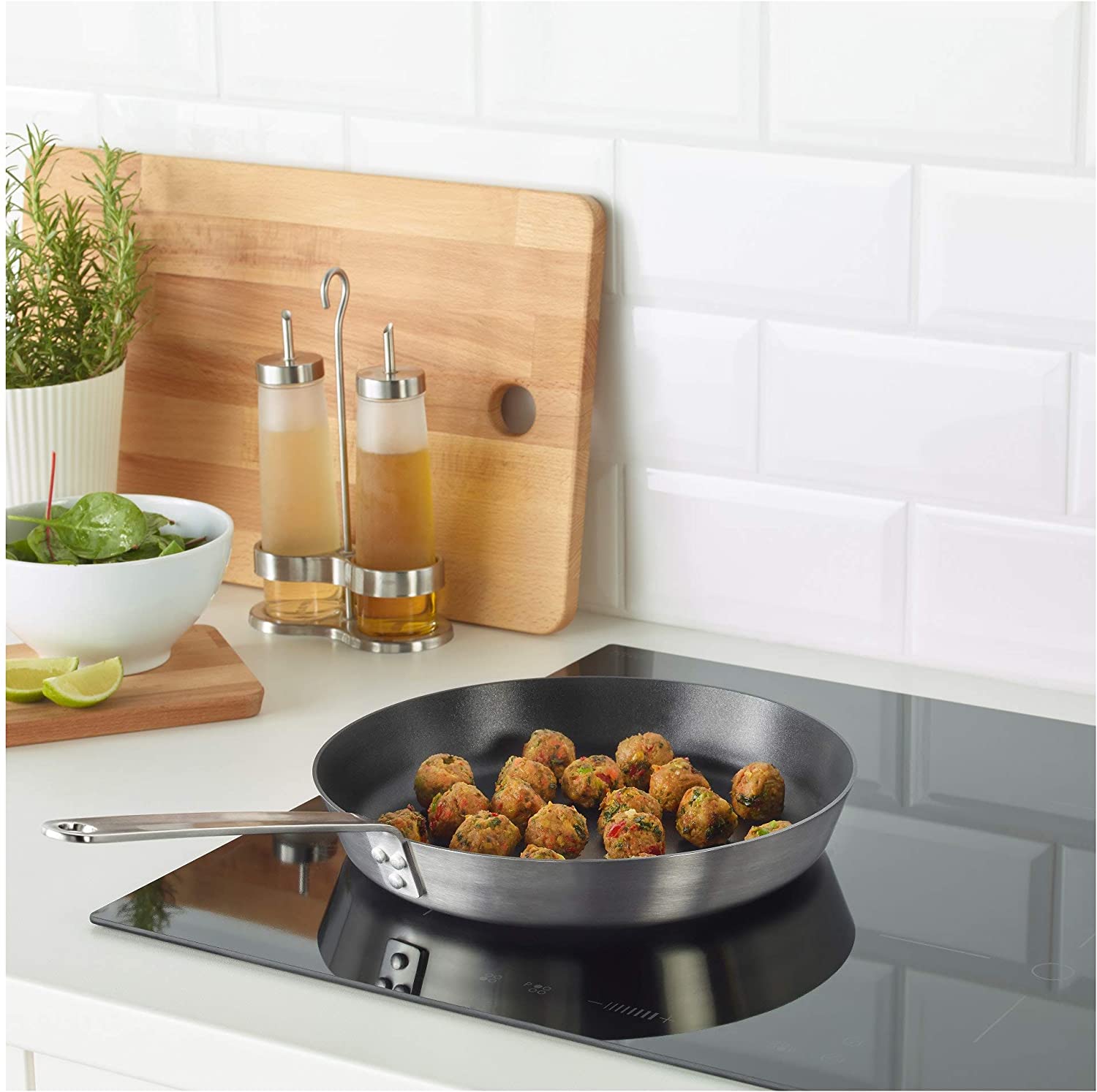 CAN YOU USE CERAMIC PANS ON AN INDUCTION HOB